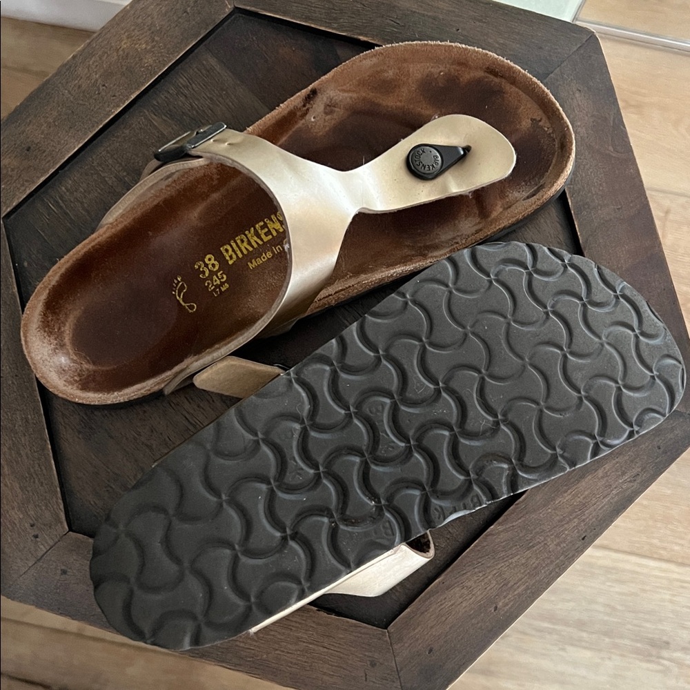 ๐ 1 hour sale. Birkenstock, size 38 EU (7.5 US) Gold Shimmer and Tan sandals - Picture 8 of 9